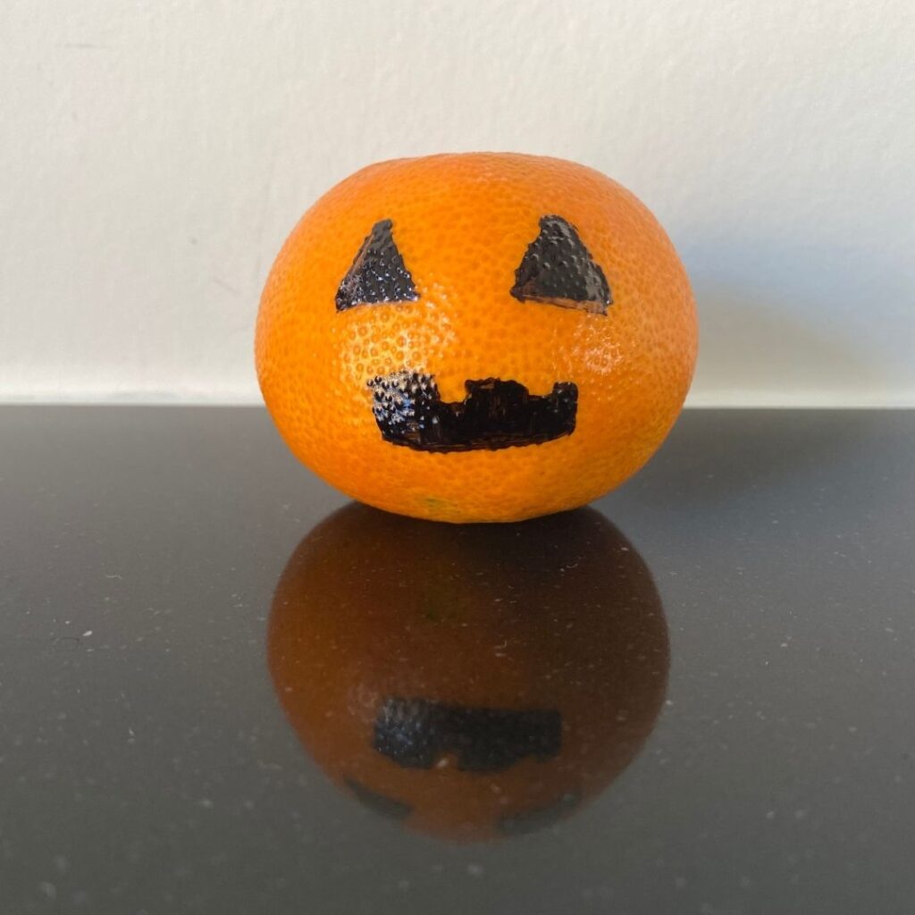 Mandarijn Jack'o lantern snack