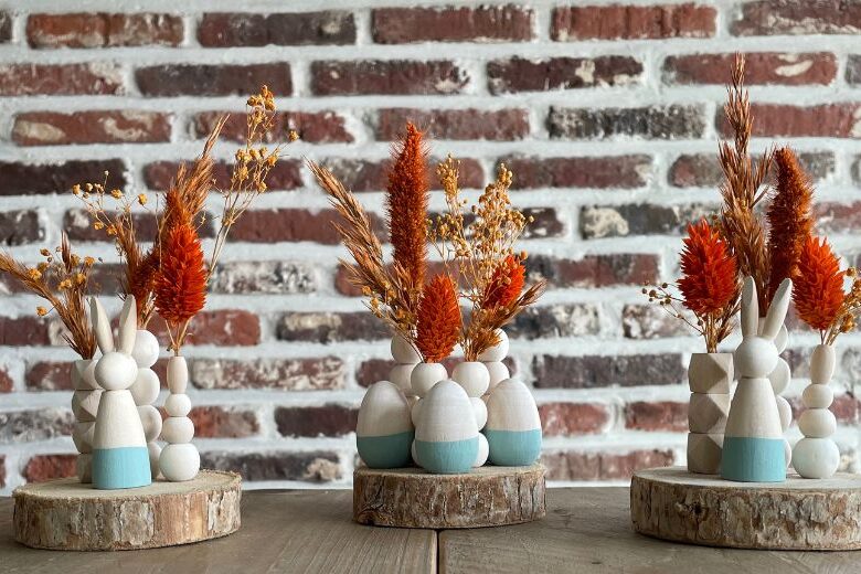Paasdecoratie met houten kralen en droogbloemen