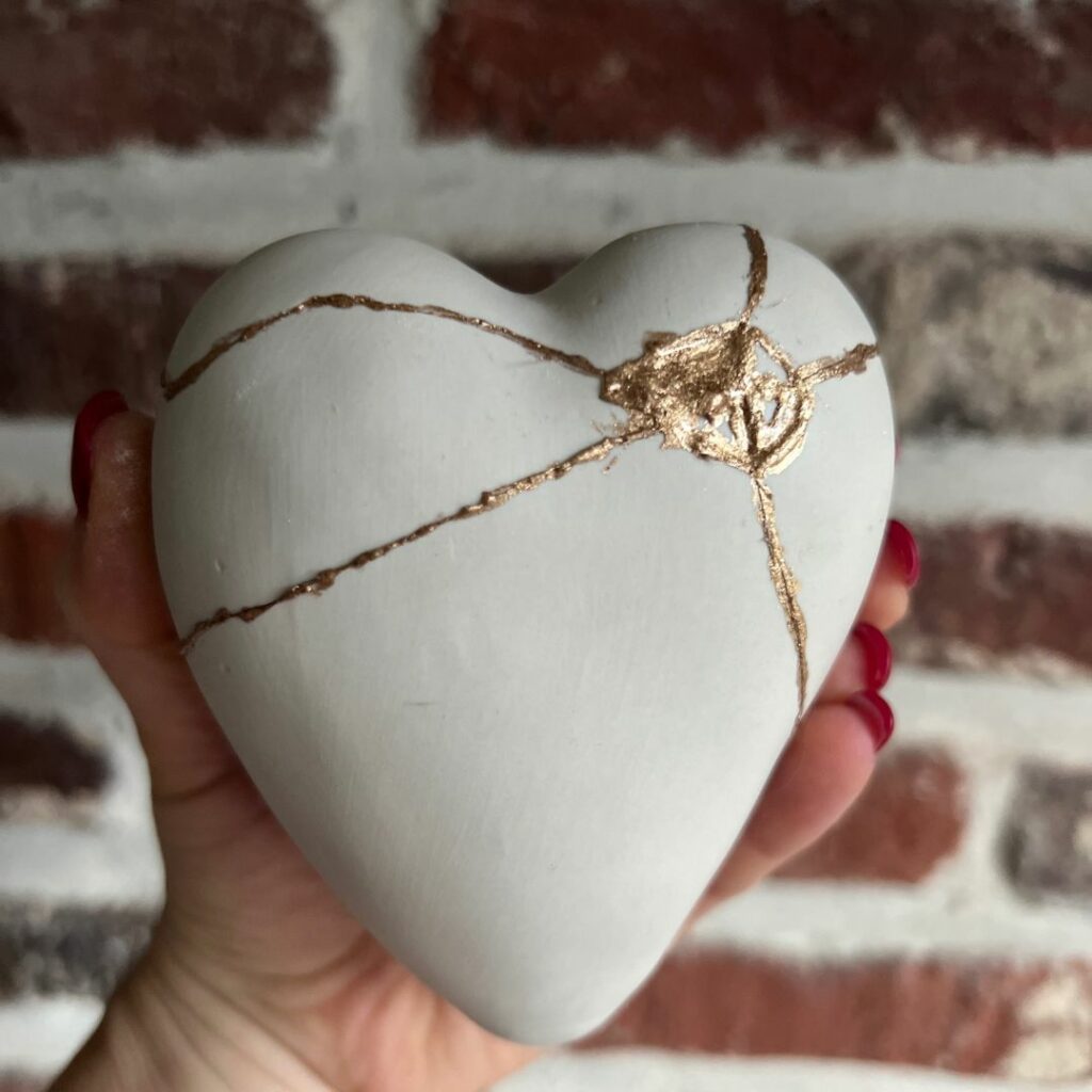 Afgewerkt kintsugi hart